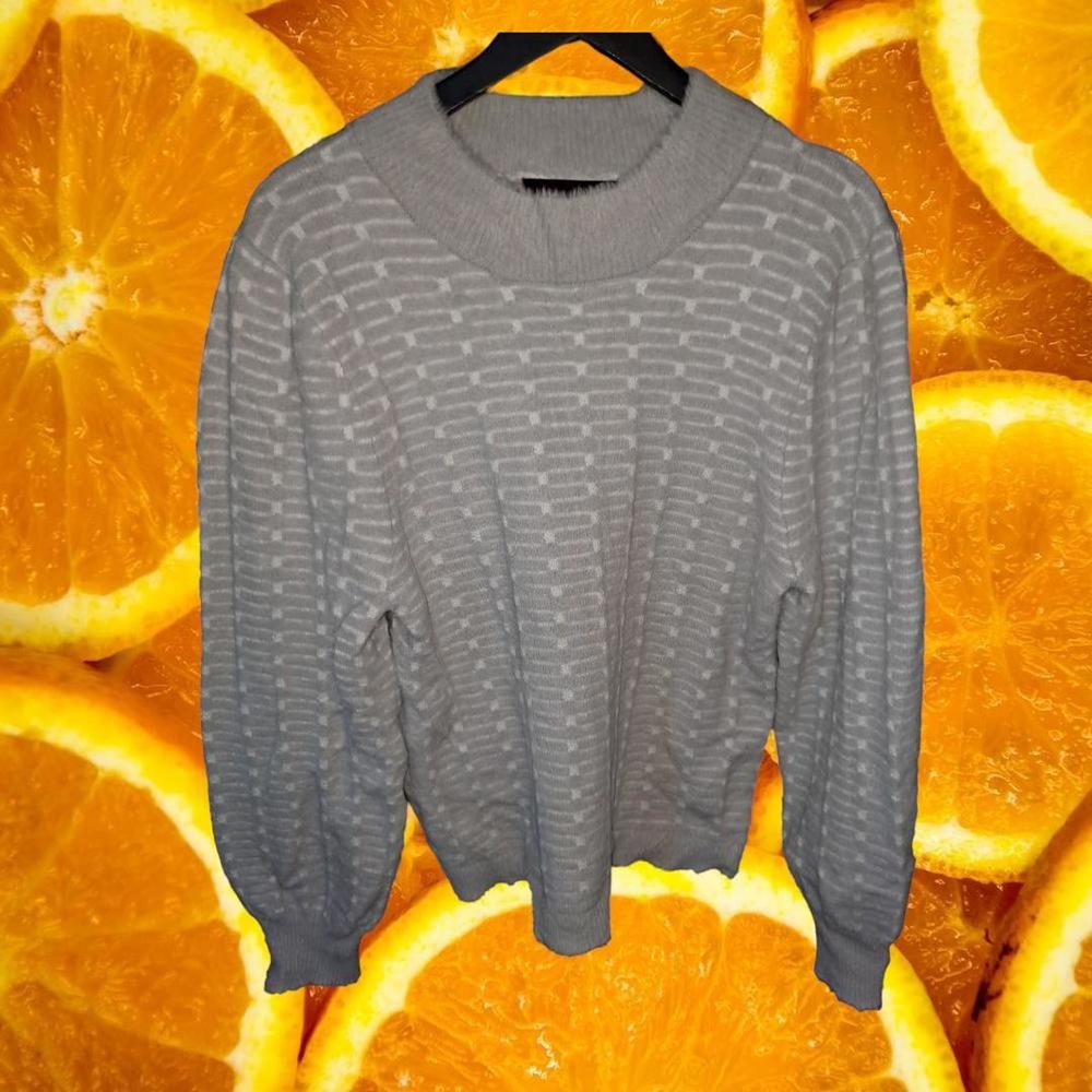 Love Scarlett Gray White Crew Neck Super‎ Soft Sweater Size L
